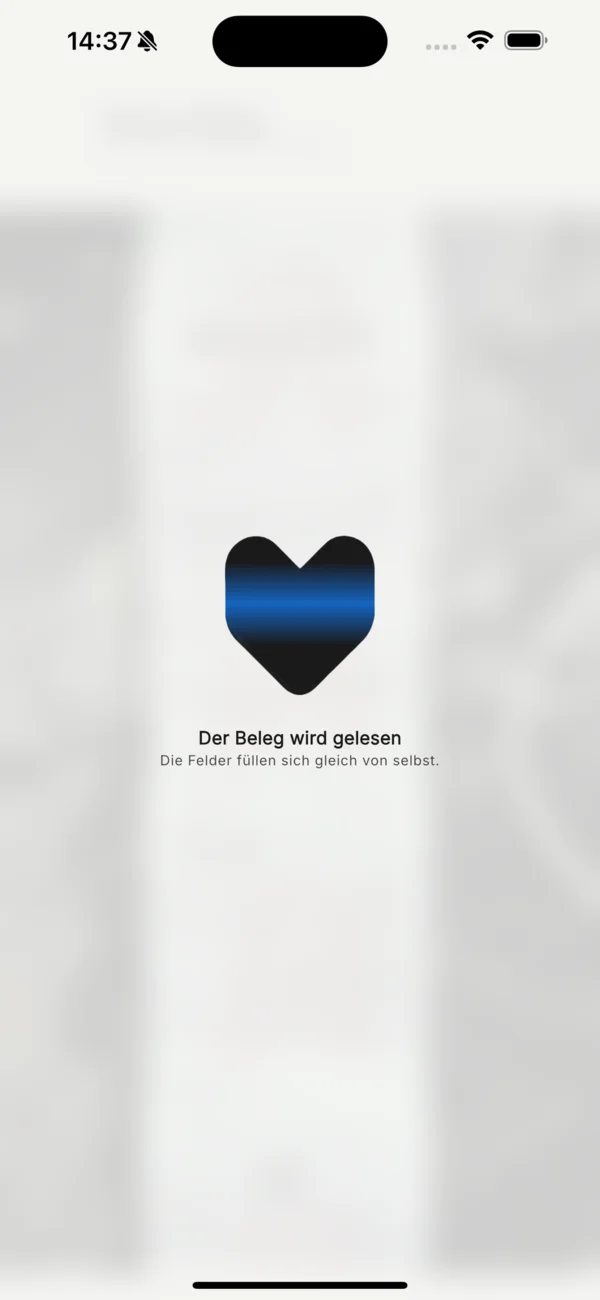 Ein Beleg wird in der App ausgelesen, die Felder füllen sich von selbst